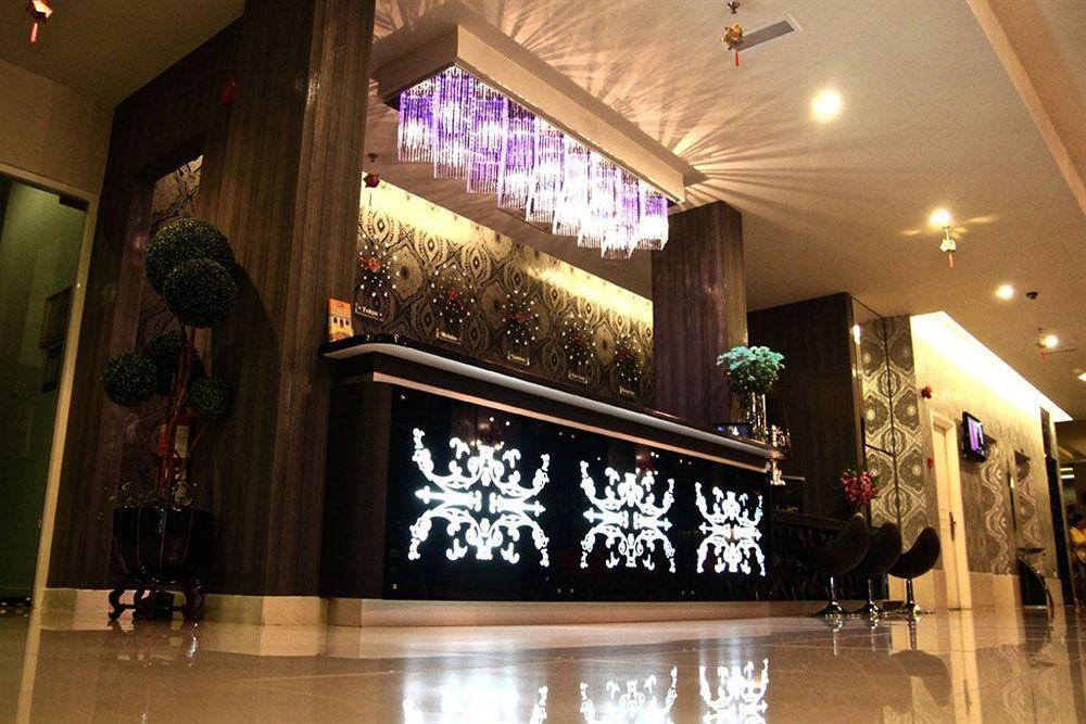 Arenaa Deluxe Hotel Malacca Bagian luar foto